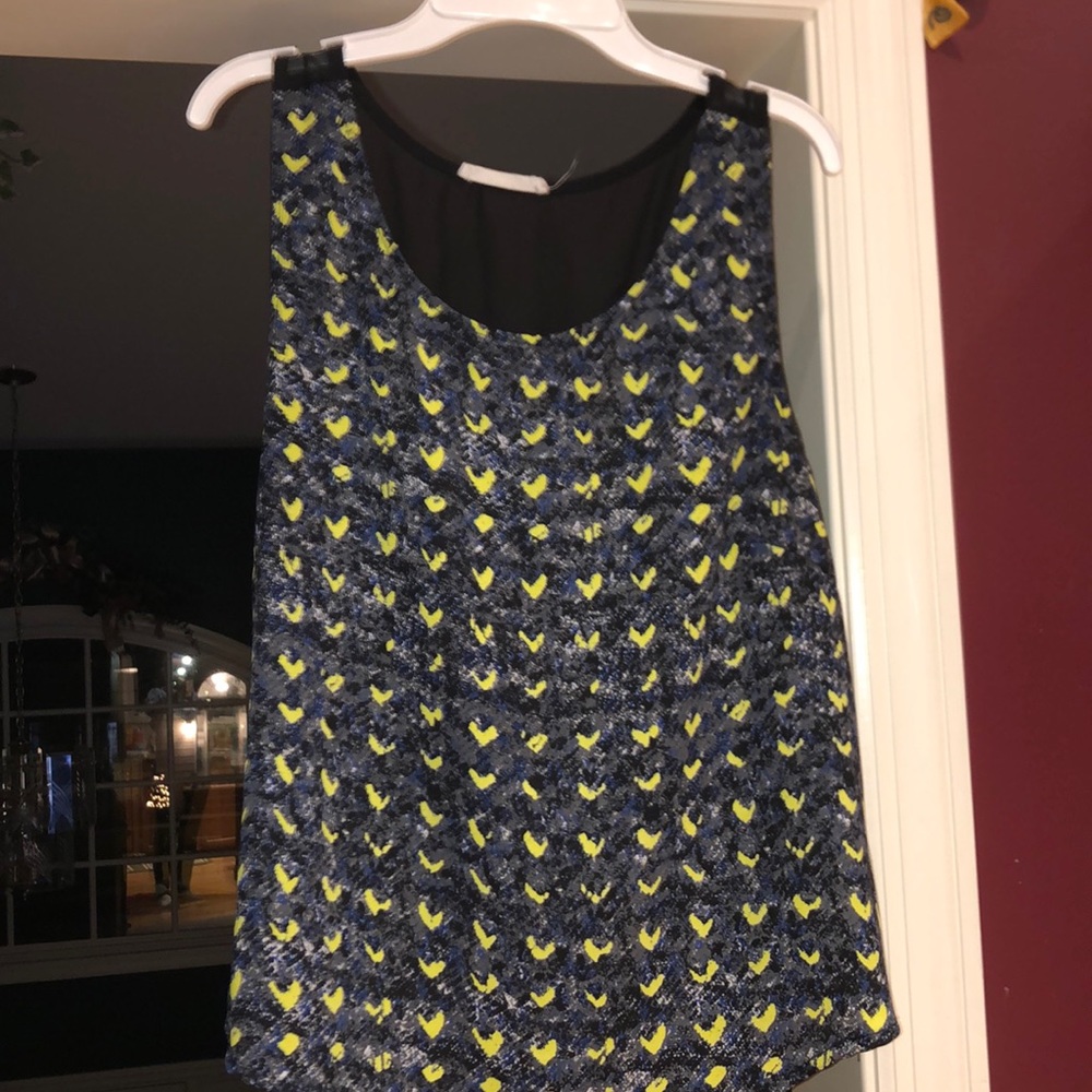 Patterned tank